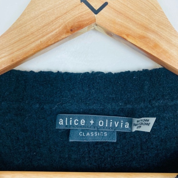 Alice +Olivia black wool and cashmere boucle textured sweater. Size XS - Picture 2 of 6